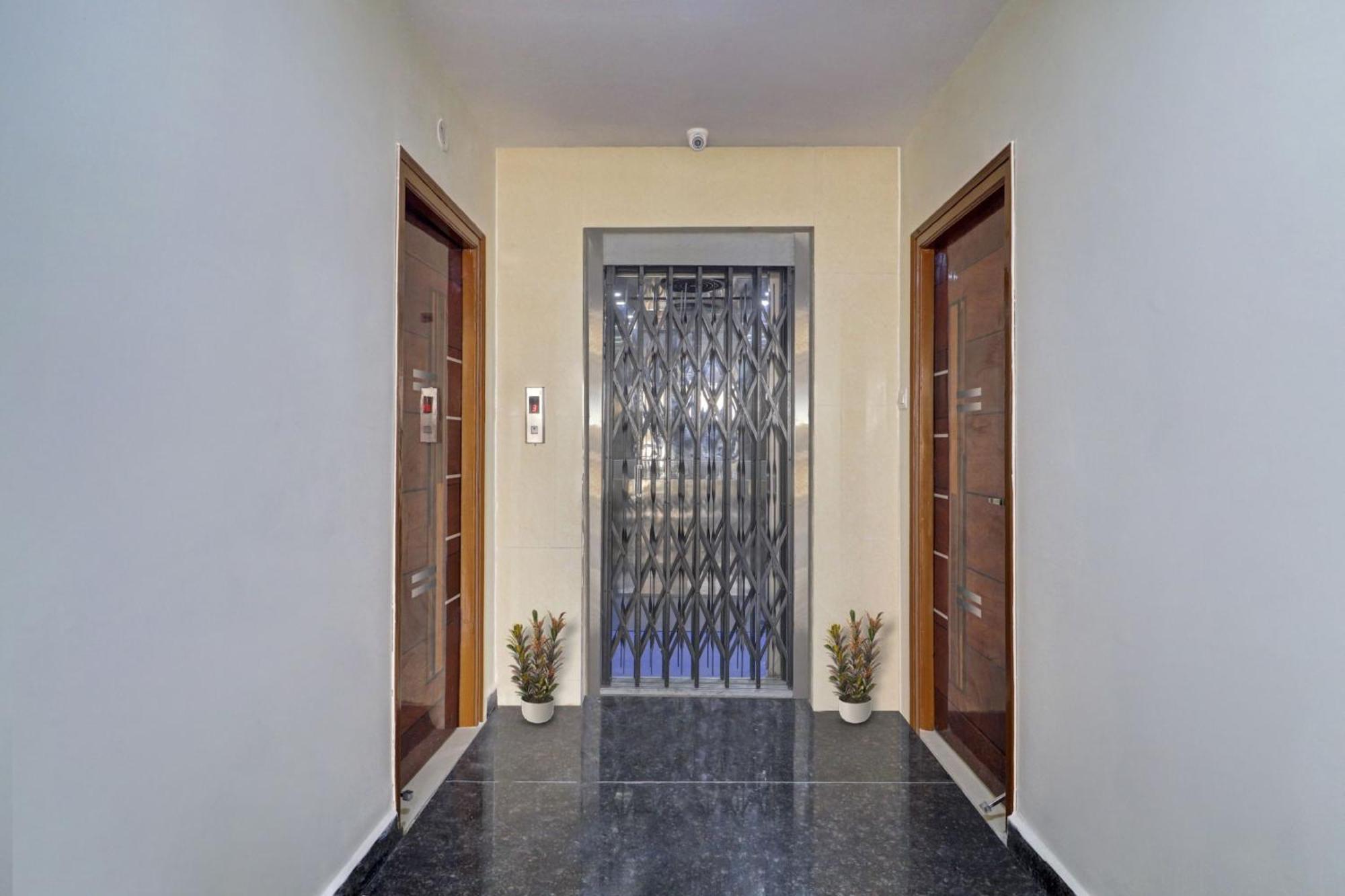 Hotel Collection O White Riviera Near Kondapur Hyderabad Exterior foto