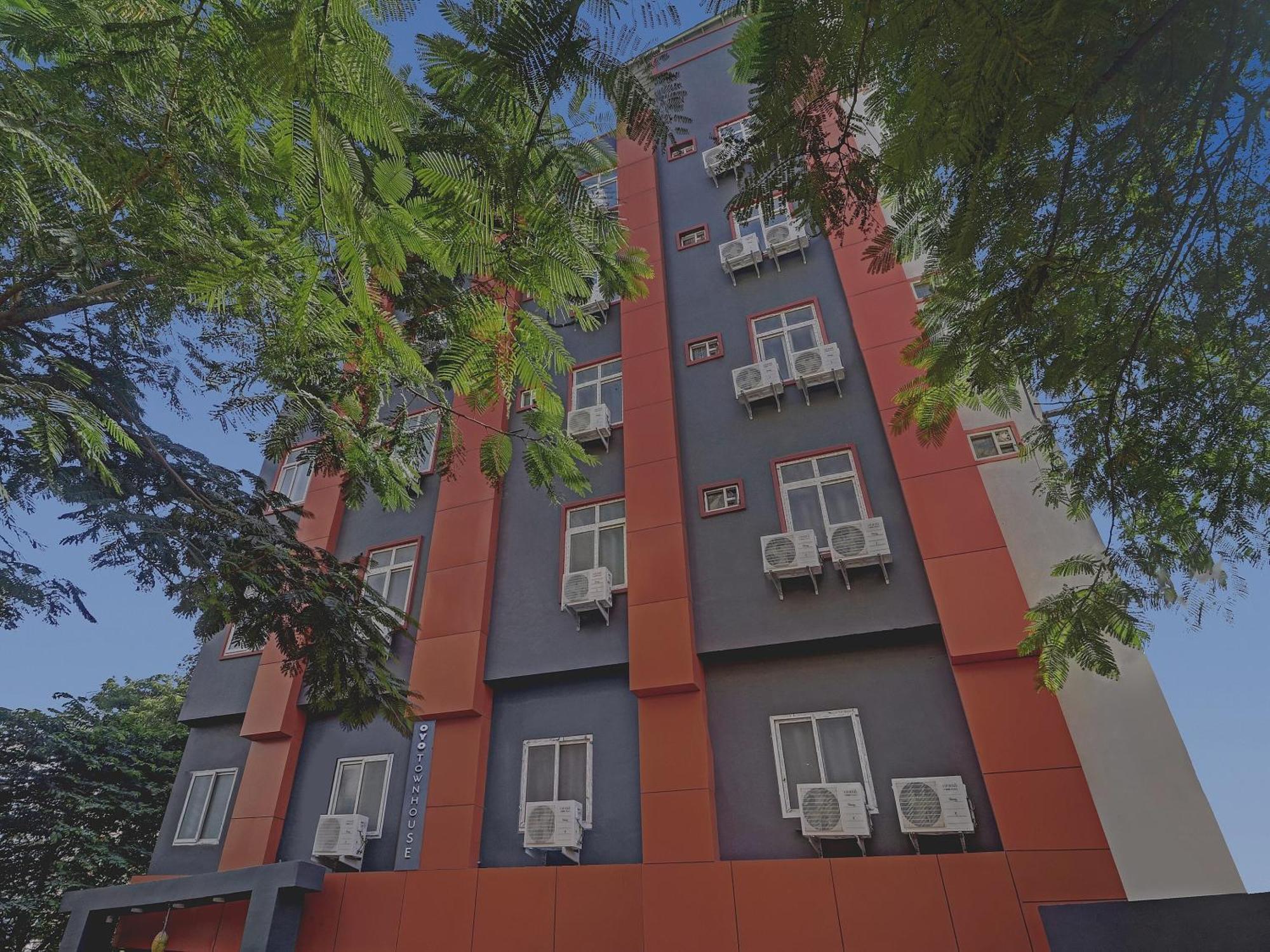 Hotel Collection O White Riviera Near Kondapur Hyderabad Exterior foto